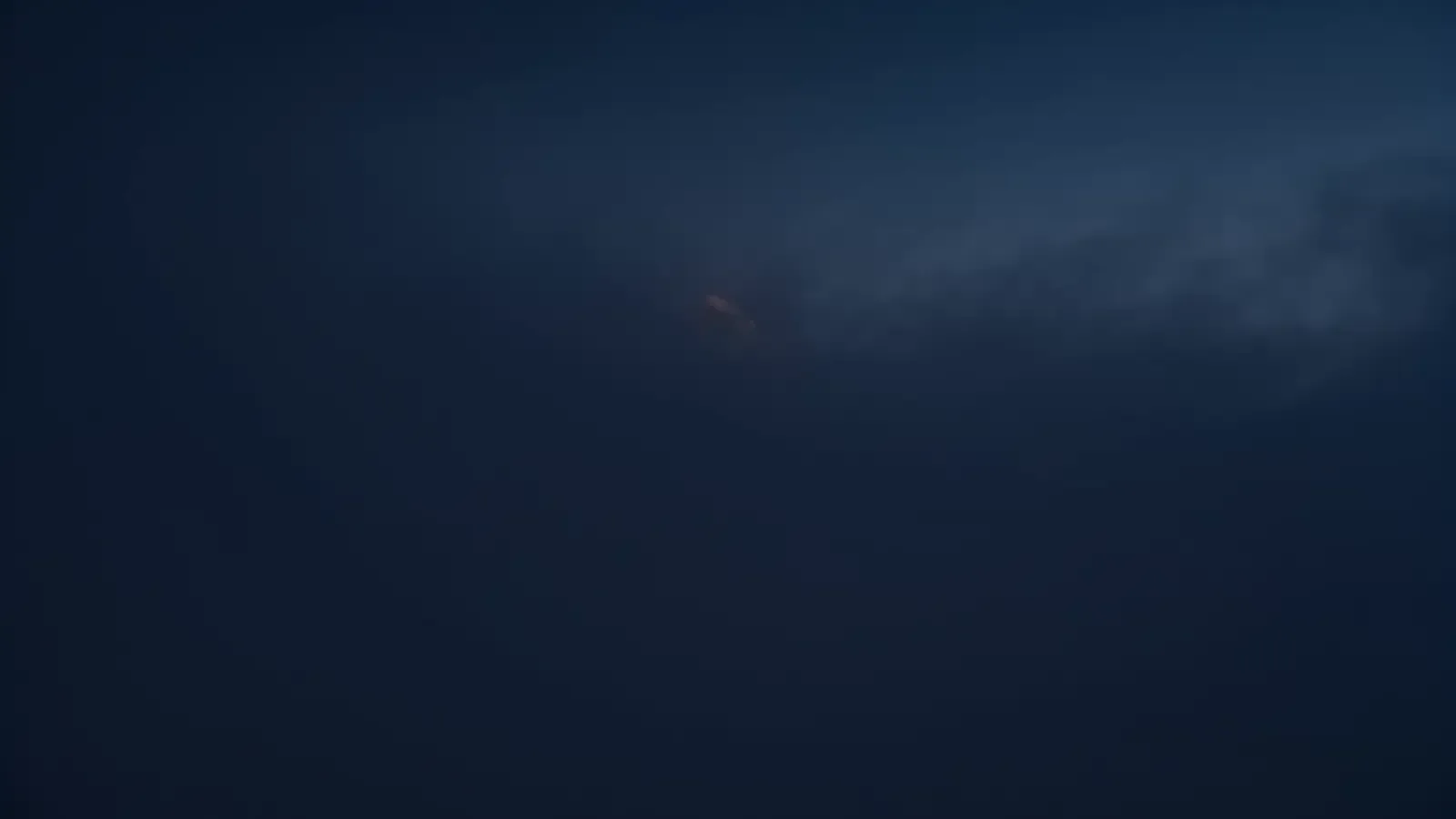 Das Matterhorn taucht aus den Wolken auf